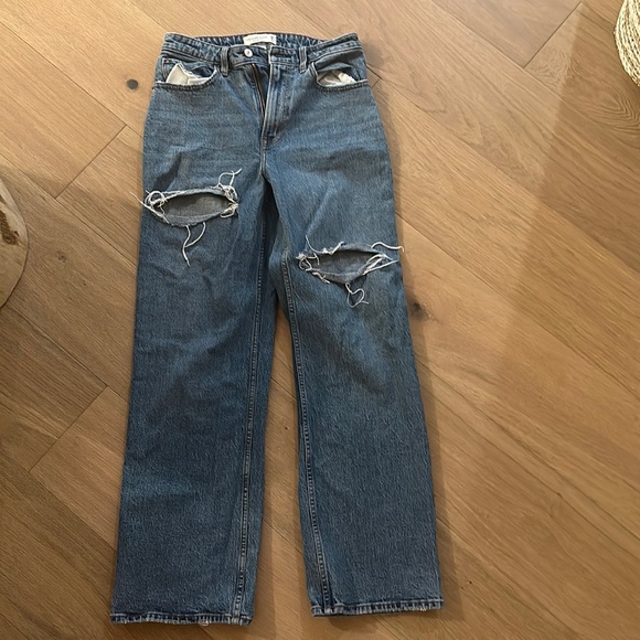 Abercrombie & Fitch Denim - Abercrombie & Fitch - The ‘90s Relaxed High Rise Jean (Size 28, Regular Length)